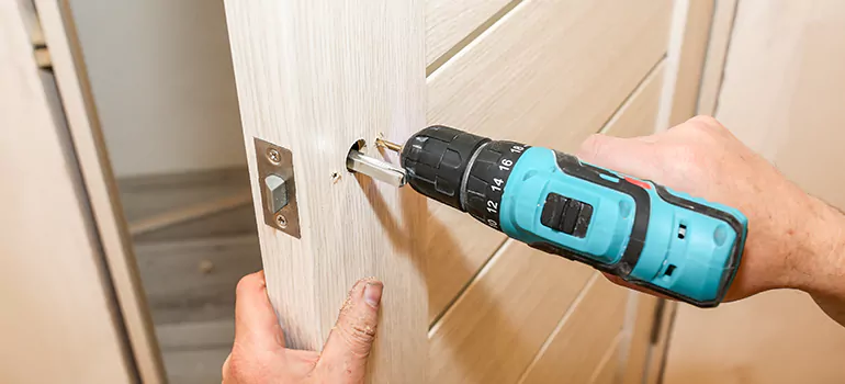 Old Door Knob Repair in Glenvar Heights, FL